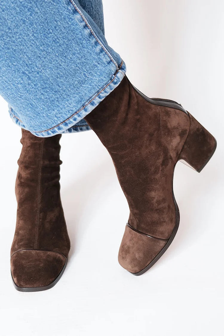 Edith | Ankelboots dam i mocka med blockklack - Mörkbrun